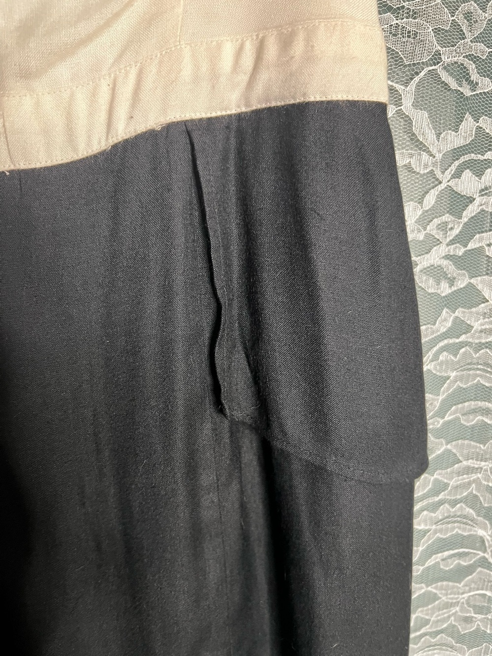 Urban Outfitters Kimchi Blue Cream & Black Colorblock Mini Dress Size 2 Y2K - Picture 3 of 7